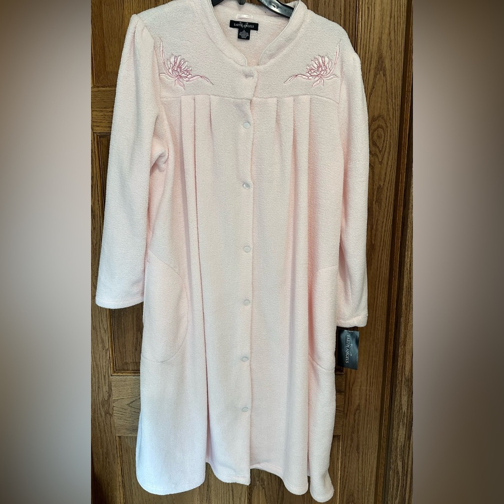 JcPenney Earth Angels NWT Pink Snap Robe